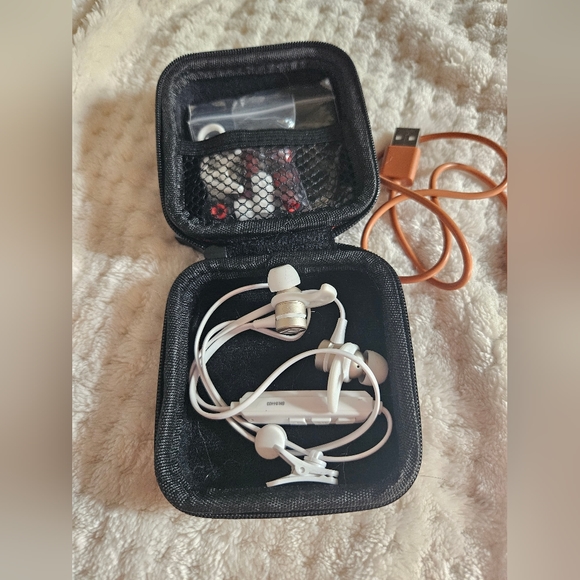 Parasom Bluetooth Headphones - Picture 2 of 2